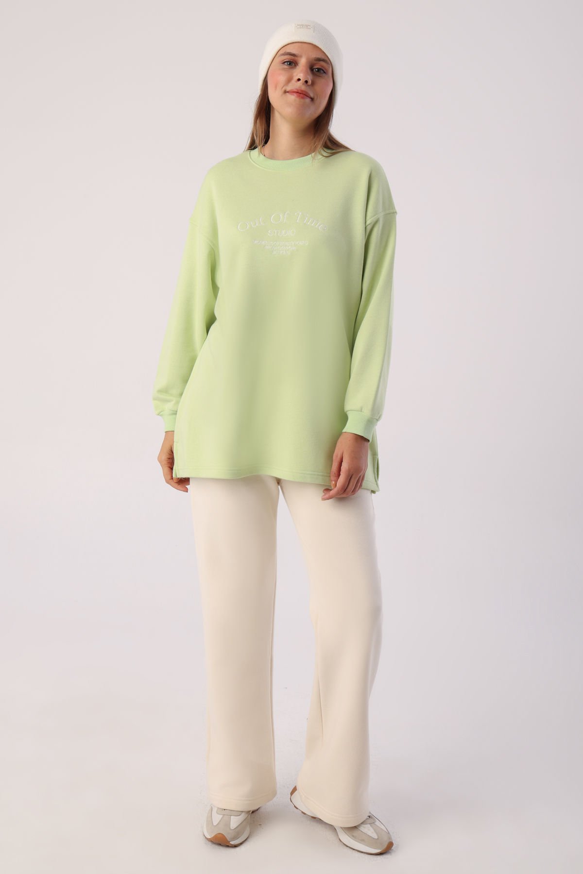 Açık Yeşil-Oversize Nakışlı Sweatshirt