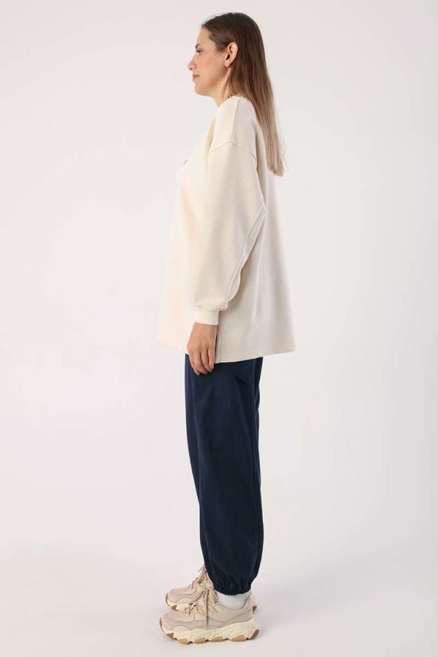 Ekru-Oversize Nakışlı Sweatshirt -