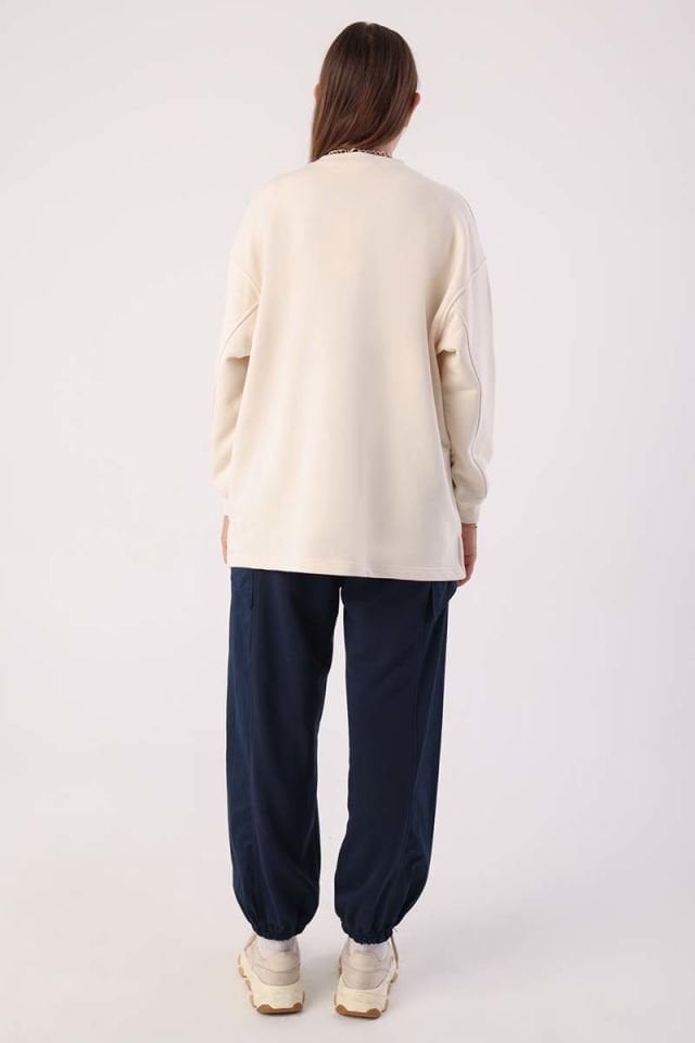 Ekru-Oversize Nakışlı Sweatshirt -
